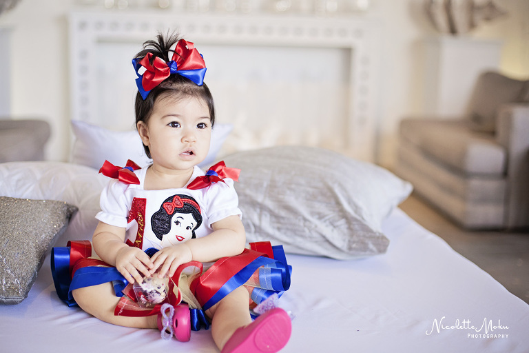 orange county birthday photographer, costa mesa birthday photographer, gray matter museum photographer, 1st birthday party photographer, family photographer, orange county family photographer, gray matter museum, gray matter museum birthday party, costa mesa birthday party, 1st birthday party, orange county 1st birthday party, snow white themed birthday party, snow white details, poison apple cupcakes, snow white princess cake, snow white macaroons, adorable 1st birthday party, cute 1st birthday party, little girl 1st birthday, super cute snow white birthday party, may marquez, ray marquez, mila's 1st birthday party, cake smash, 1st birthday party cake smash