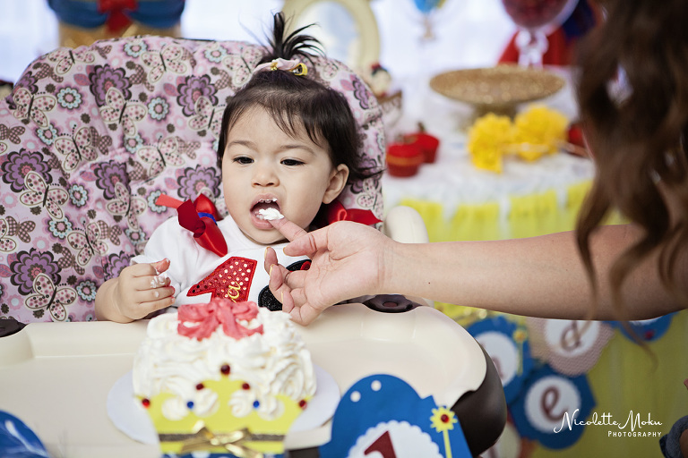 orange county birthday photographer, costa mesa birthday photographer, gray matter museum photographer, 1st birthday party photographer, family photographer, orange county family photographer, gray matter museum, gray matter museum birthday party, costa mesa birthday party, 1st birthday party, orange county 1st birthday party, snow white themed birthday party, snow white details, poison apple cupcakes, snow white princess cake, snow white macaroons, adorable 1st birthday party, cute 1st birthday party, little girl 1st birthday, super cute snow white birthday party, may marquez, ray marquez, mila's 1st birthday party, cake smash, 1st birthday party cake smash