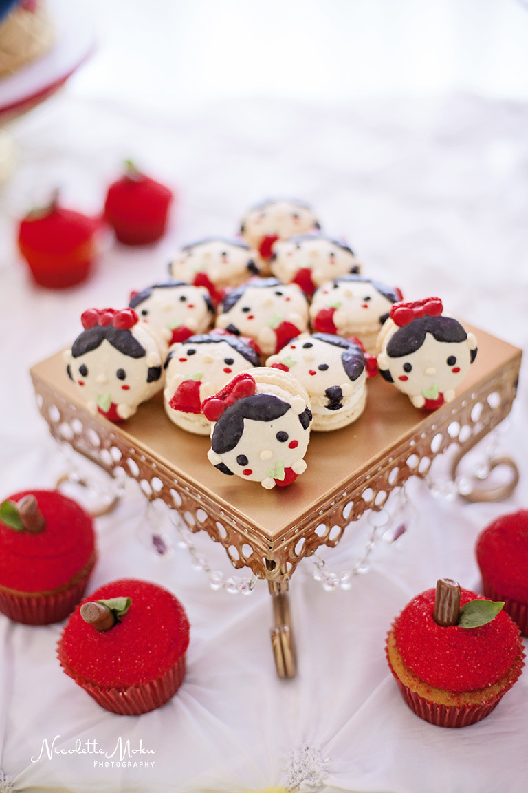 orange county birthday photographer, costa mesa birthday photographer, gray matter museum photographer, 1st birthday party photographer, family photographer, orange county family photographer, gray matter museum, gray matter museum birthday party, costa mesa birthday party, 1st birthday party, orange county 1st birthday party, snow white themed birthday party, snow white details, poison apple cupcakes, snow white princess cake, snow white macaroons, adorable 1st birthday party, cute 1st birthday party, little girl 1st birthday, super cute snow white birthday party, may marquez, ray marquez, mila's 1st birthday party, cake smash, 1st birthday party cake smash