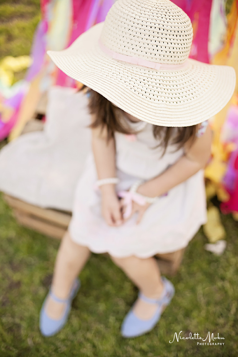 spring mini sessions, lifestyle photography, outdoor family session, fringe streamers backdrop, cutest kids, whittier photographer, whittier family photographer, whittier photography, whittier park, spring pictures, easter pictures, springtime