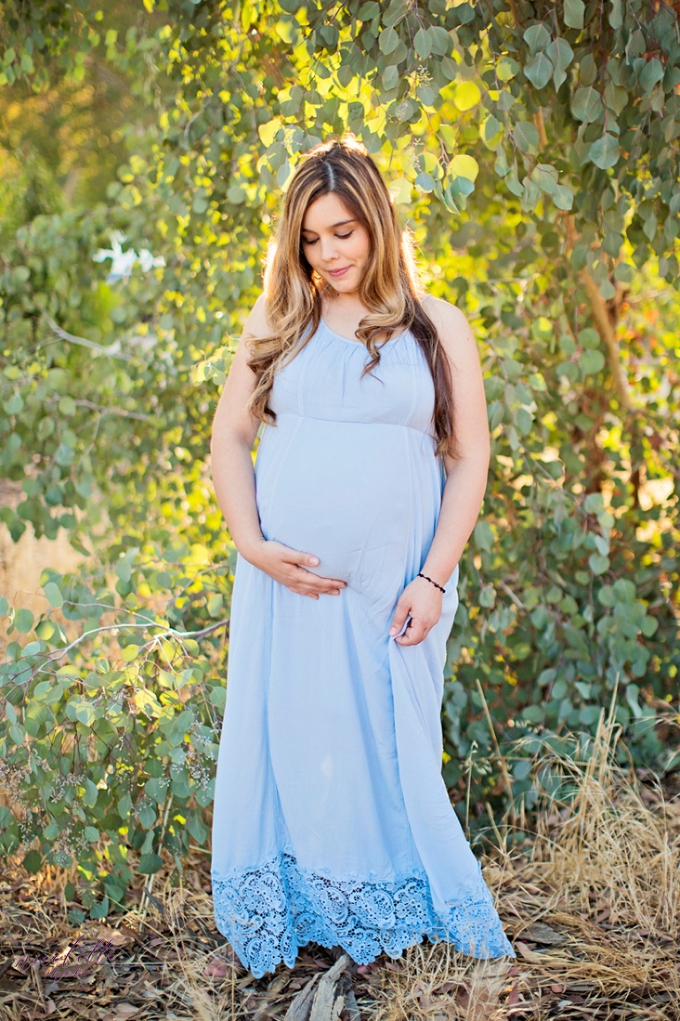 nature maternity session, sunset maternity photos, lifestyle maternity portraits, whittier photographer, whittier maternity photographer, whittier family portraits, maternity portraits, natural light maternity photos, warm light maternity photos, open field maternity session, outdoor maternity photos