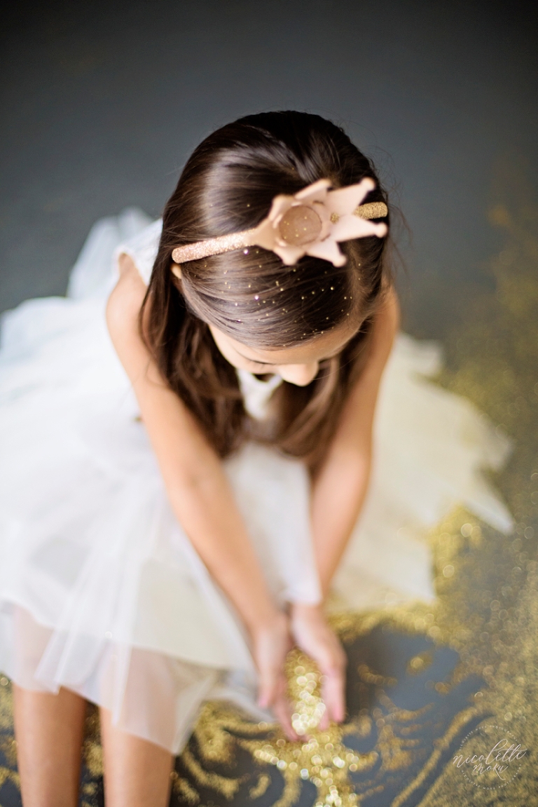 glitter mini session, glitter session, whittier glitter session, cute little girl portraits, whittier studio portraits, whittier childrens photographer, whittier childrens photography, spring mini session, glitter, fun children portraits, nicolette moku photography, whittier family photographer