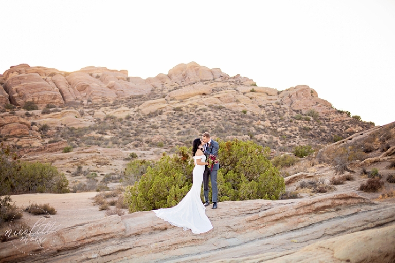 vasquez rocks wedding, desert wedding, sunset wedding photos, nicolette moku photography, lifestyle wedding photos, natural light photography, vasquez rocks engagement session, vasquez rocks portraits, desert portraits, desert couple portraits, whittier photographer, whittier wedding photographer