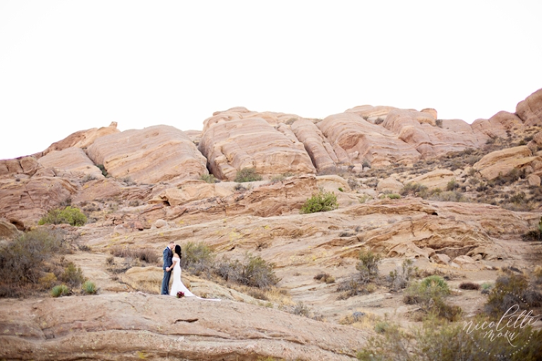 vasquez rocks wedding, desert wedding, sunset wedding photos, nicolette moku photography, lifestyle wedding photos, natural light photography, vasquez rocks engagement session, vasquez rocks portraits, desert portraits, desert couple portraits, whittier photographer, whittier wedding photographer