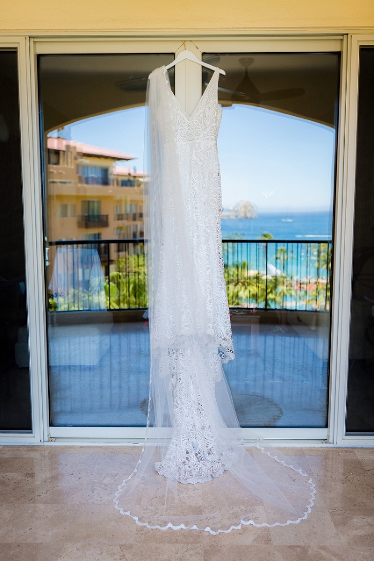 cabo san lucas wedding, cabo wedding, cabo destination wedding, mexico destination wedding, mexican destination wedding, beach wedding, modern wedding, chic beach wedding, chic tropical wedding, mexican tropical wedding