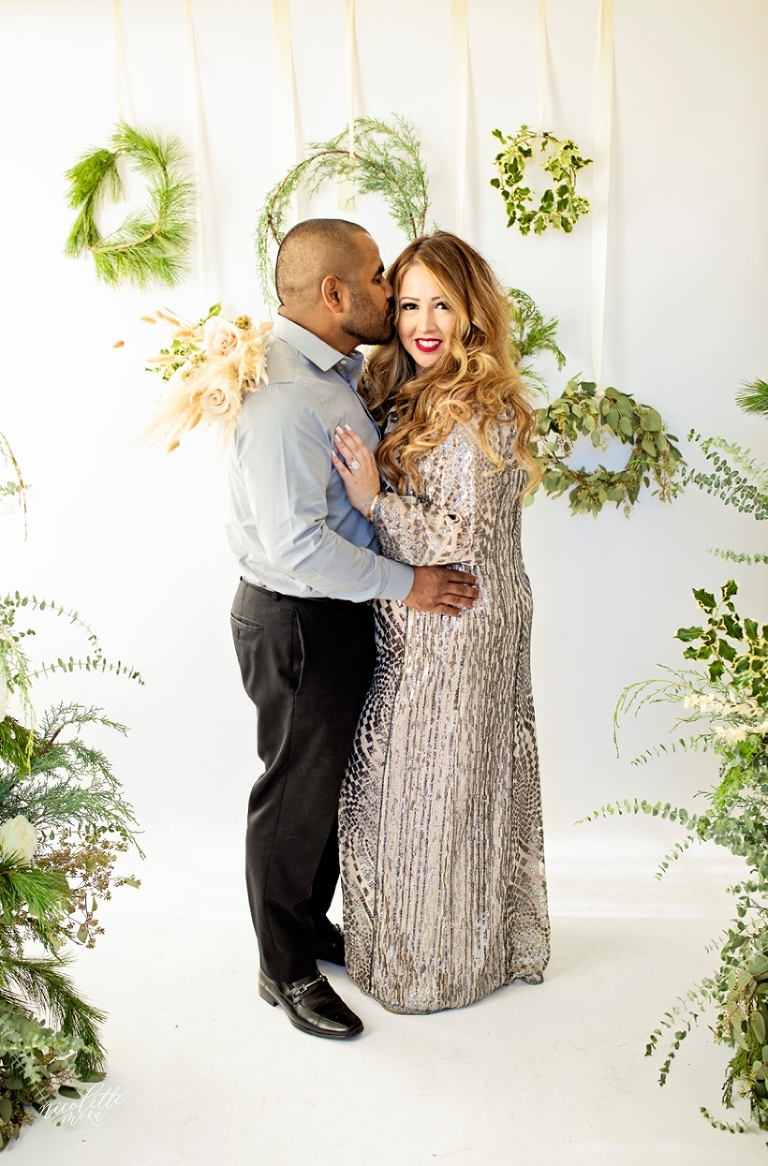 holiday mini session, indoor whittier family session, indoor family portraits, curated photos, twig and vine florals, twig and vine florals photos, floral portraits, family photos with flowers, indoor lifestyle photos, whittier portraits, whittier family photographer, whittier lifestyle photographer