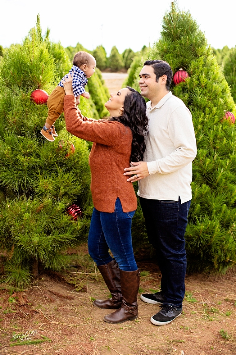 christmas tree farm photos, peltzer pine family photos, peltzer pine christmas tree farm, holiday family photos