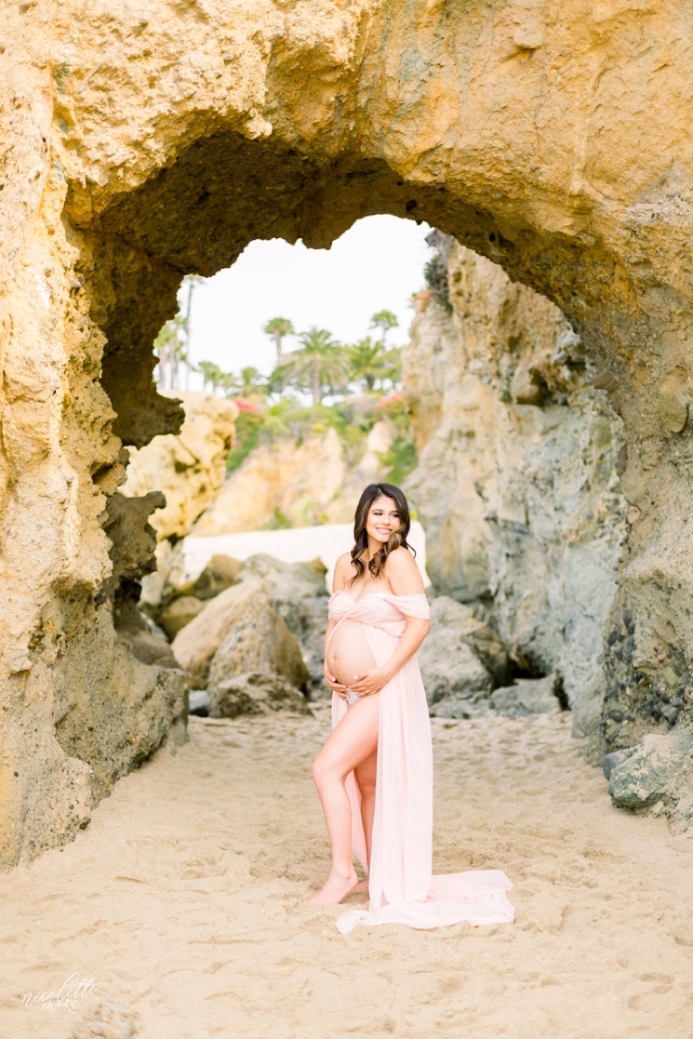 laguna beach maternity session, beach maternity session, southern california beach maternity session, lifestyle maternity session, whittier maternity photographer, whittier family photographer