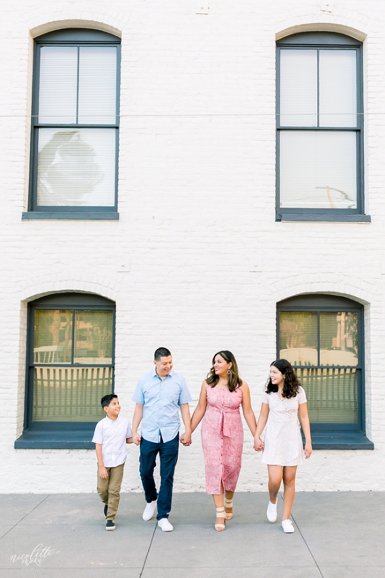 Urban family session, pasadena family session, oldtown pasadena family pictures, oldtown pasadena family photos, pasadena family portraits, whittier family photographer, casual family photos, brickwall pictures