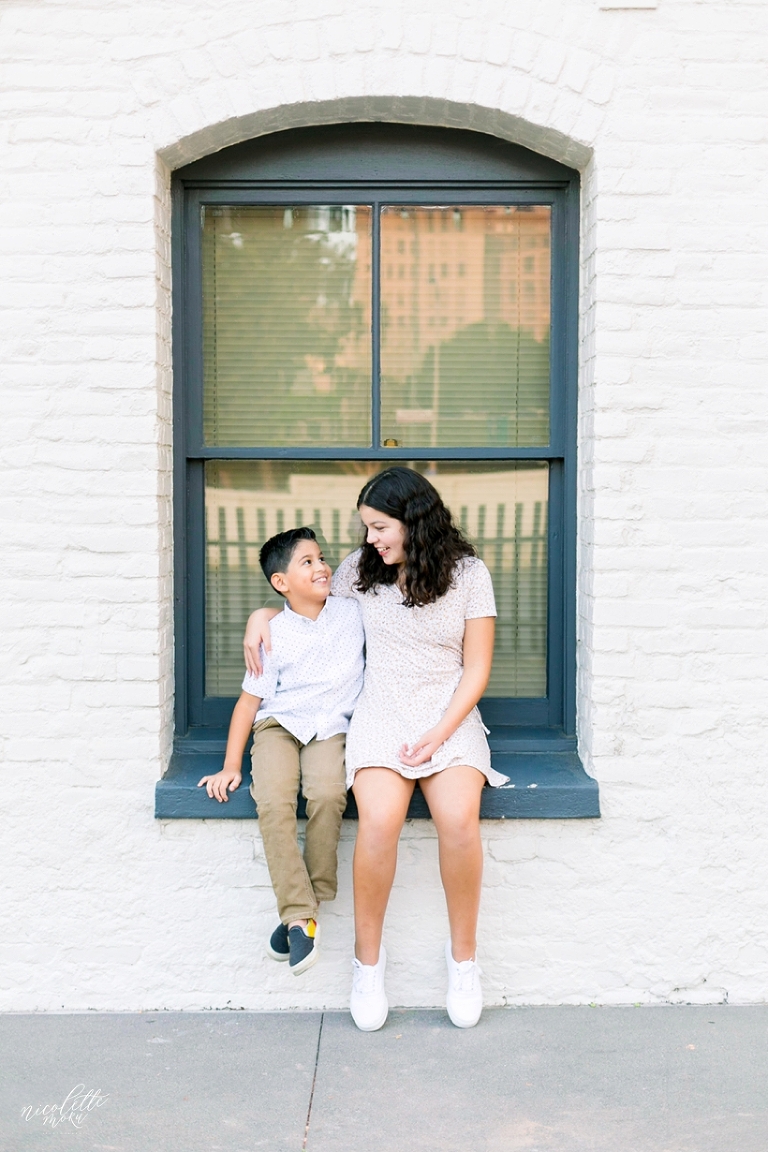 Urban family session, pasadena family session, oldtown pasadena family pictures, oldtown pasadena family photos, pasadena family portraits, whittier family photographer, casual family photos, brickwall pictures