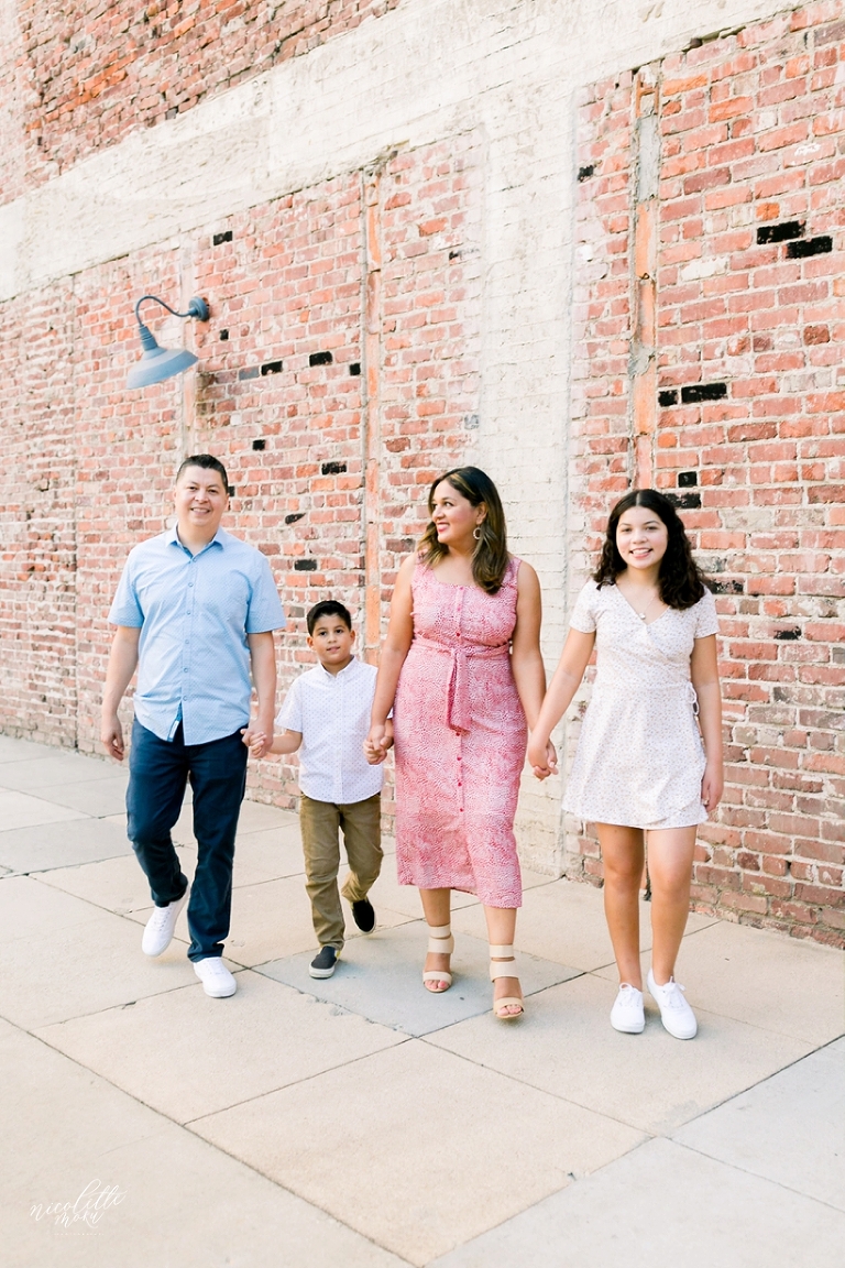 Urban family session, pasadena family session, oldtown pasadena family pictures, oldtown pasadena family photos, pasadena family portraits, whittier family photographer, casual family photos, brickwall pictures